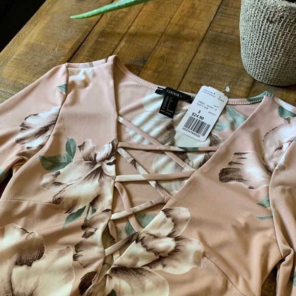 ✨long sleeve floral nude dress✨ - Picture 3 of 3